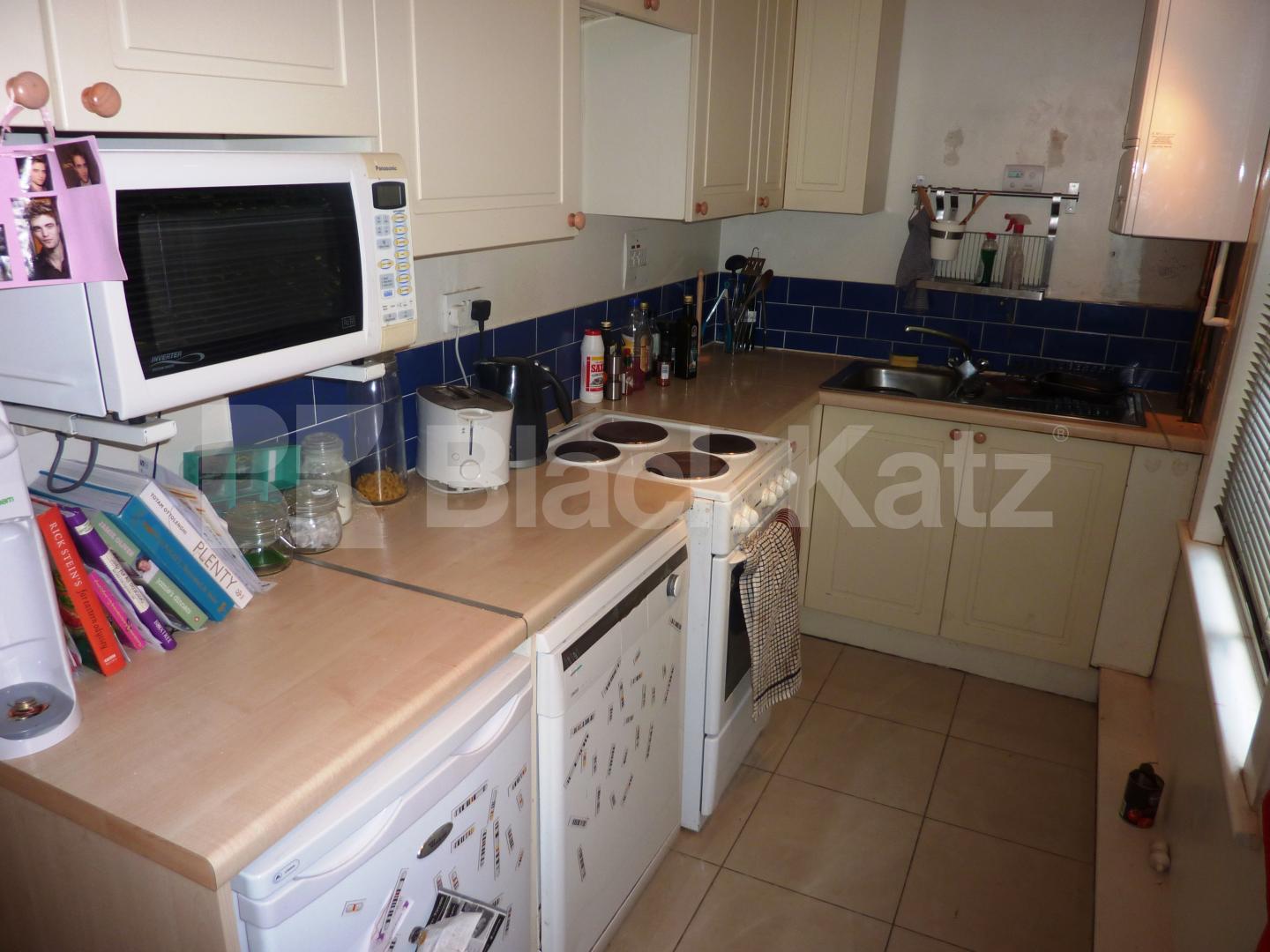 			NEW INSTRUCTION!, 2 Bedroom, 1 bath, 1 reception Flat			 Cheverton Road, WHITEHALL PARK